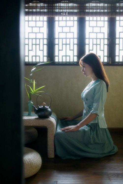 中国女篮开展战术沙龙强化团队进攻意识，女篮常用战术