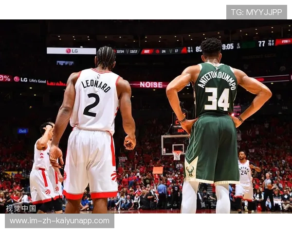 字母哥深夜街头接吻照，社媒账号瞬间爆评